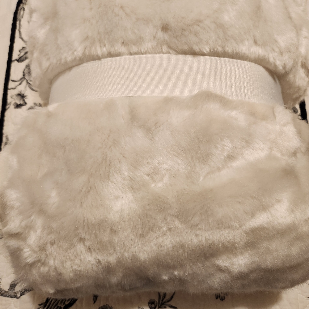 White faux fur throw, Hotel Collection